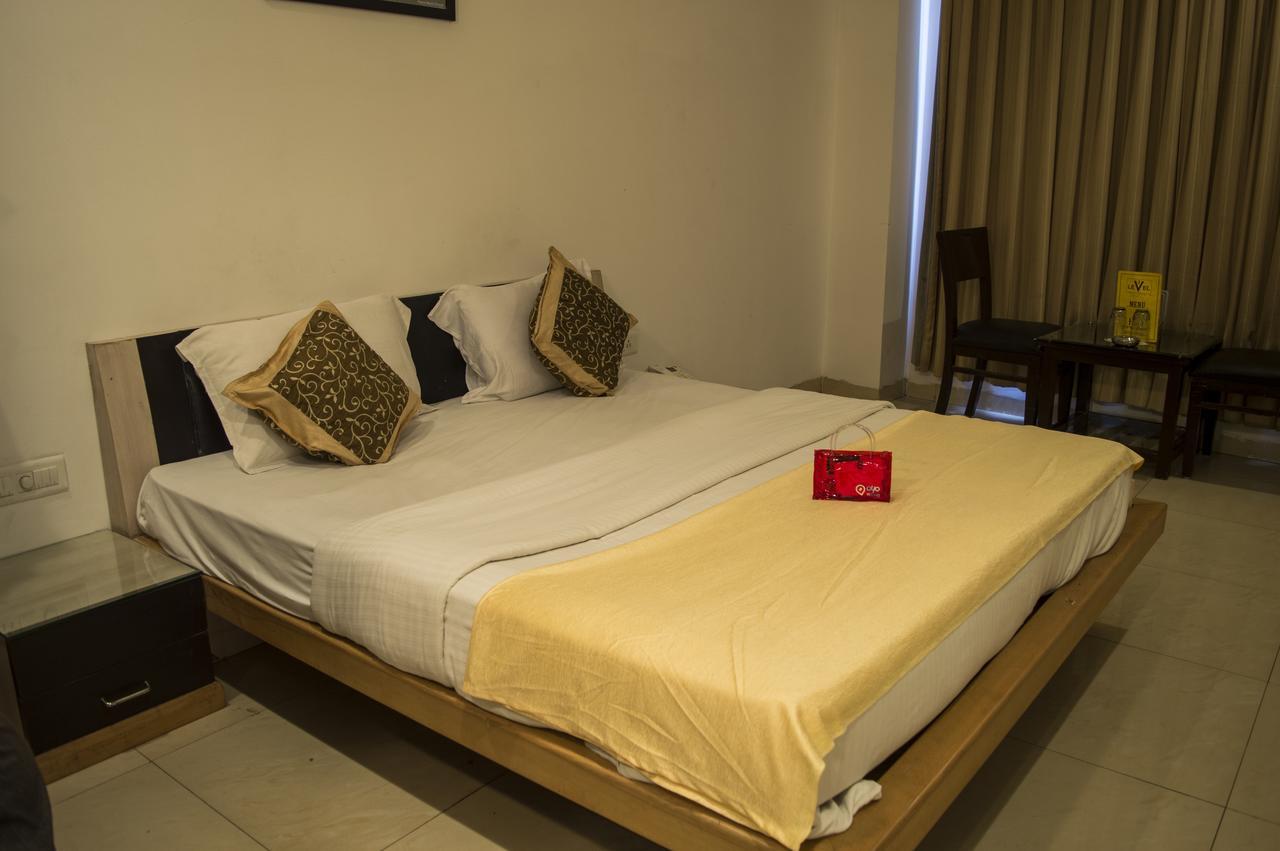 בהופאל Oyo 751 Hotel Shree Palace מראה חיצוני תמונה
