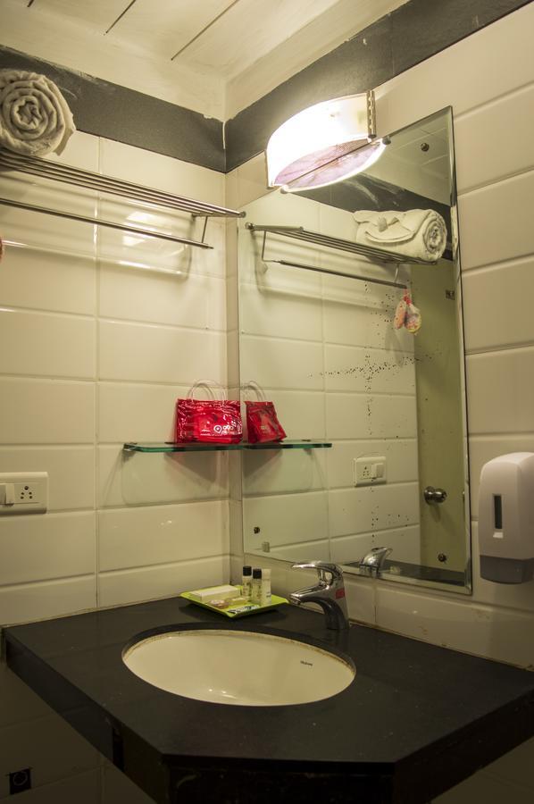 בהופאל Oyo 751 Hotel Shree Palace מראה חיצוני תמונה